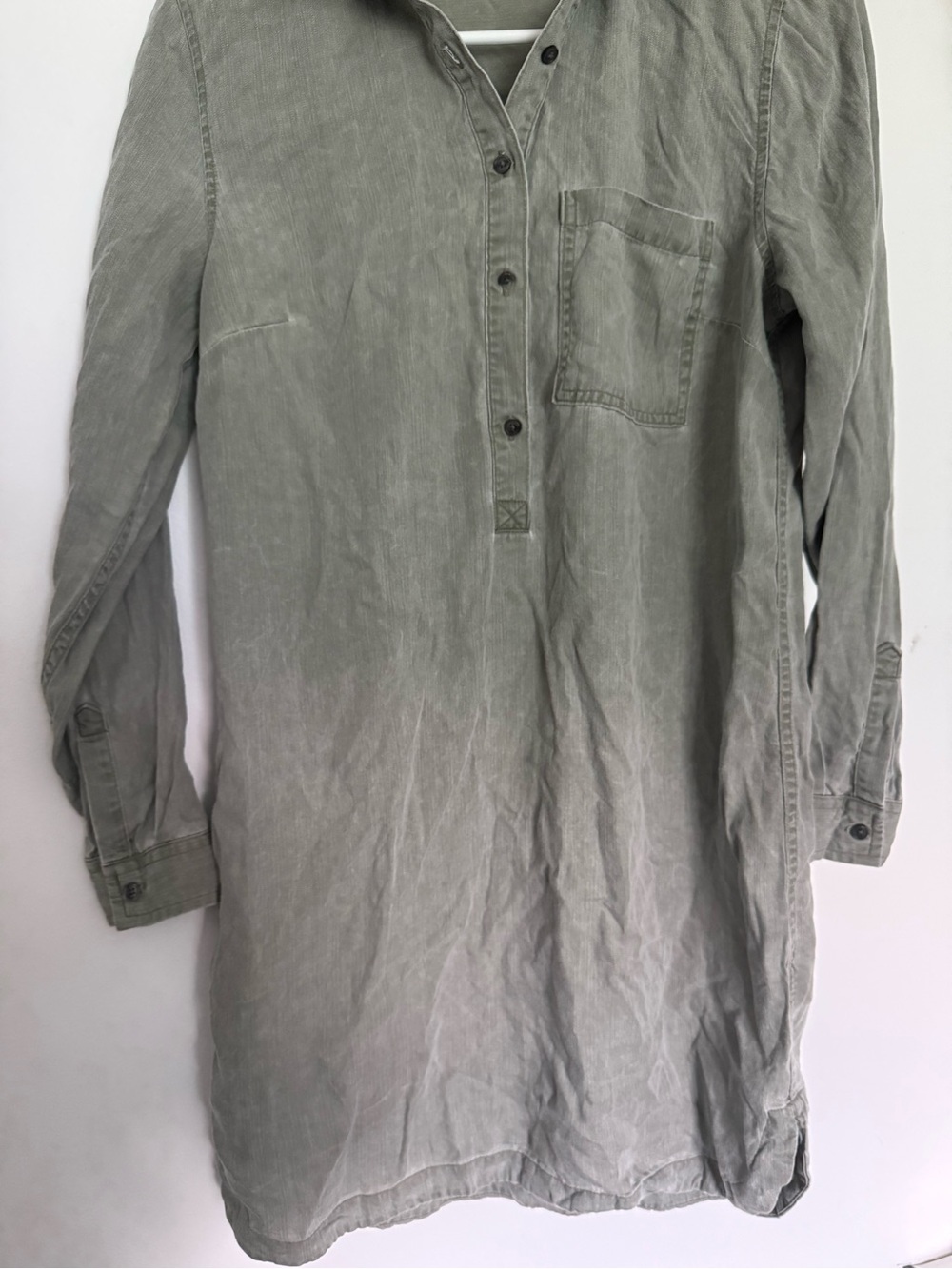 Old Navy Light Sage Green Casual Button-Front Shirt